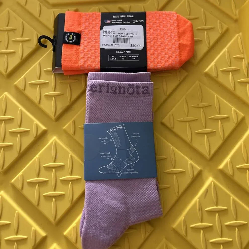 Terignota Shorthorn Trail (1 Pair) & Defeet (1 Pair) Athletic Sock Bundle
